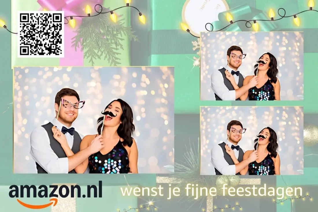 Zakelijke ansichtkaart met QR-code en een kerstachtergrond